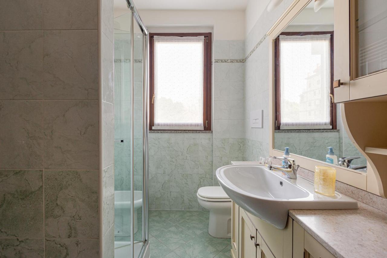 Apartment With Balcony Nearby M3 Subway Yellow Line Mailand